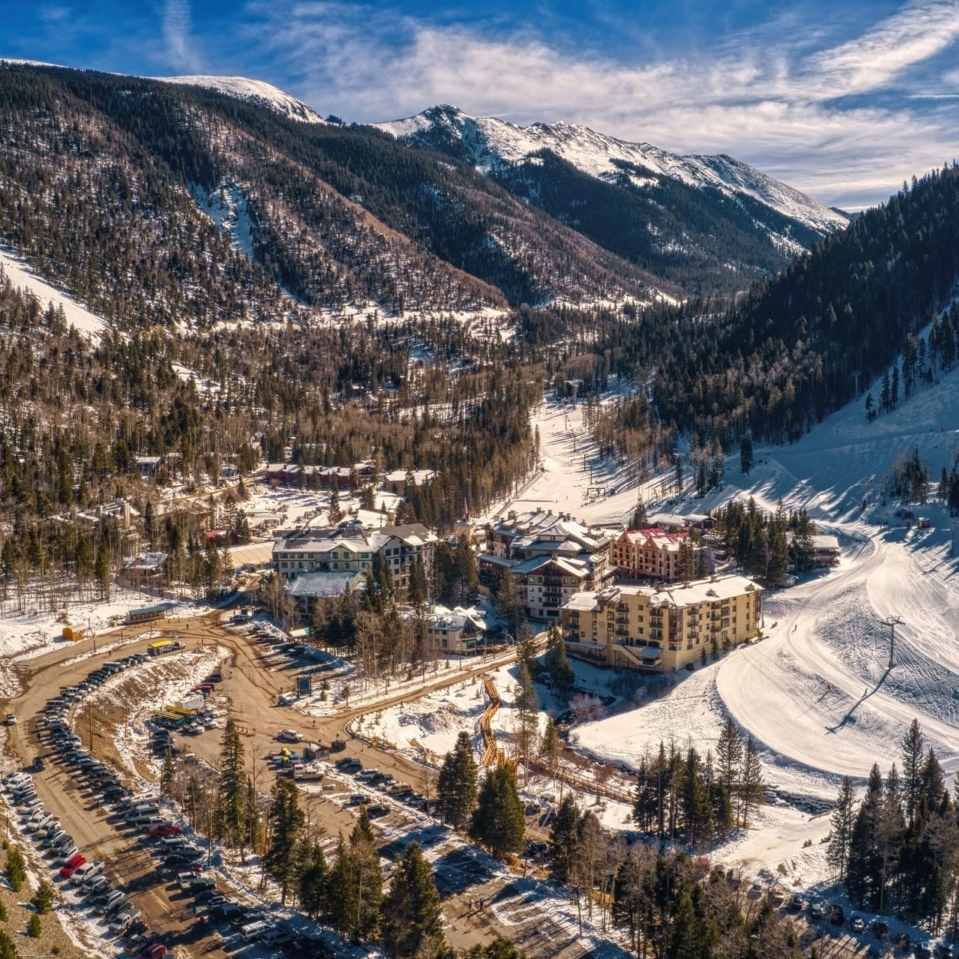 Big Kahuna's Ski & Snowboard Rentals - Taos Ski Valley